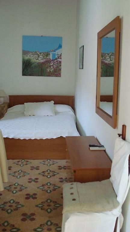Hotel Douskos Uptown Living Hydra  Esterno foto