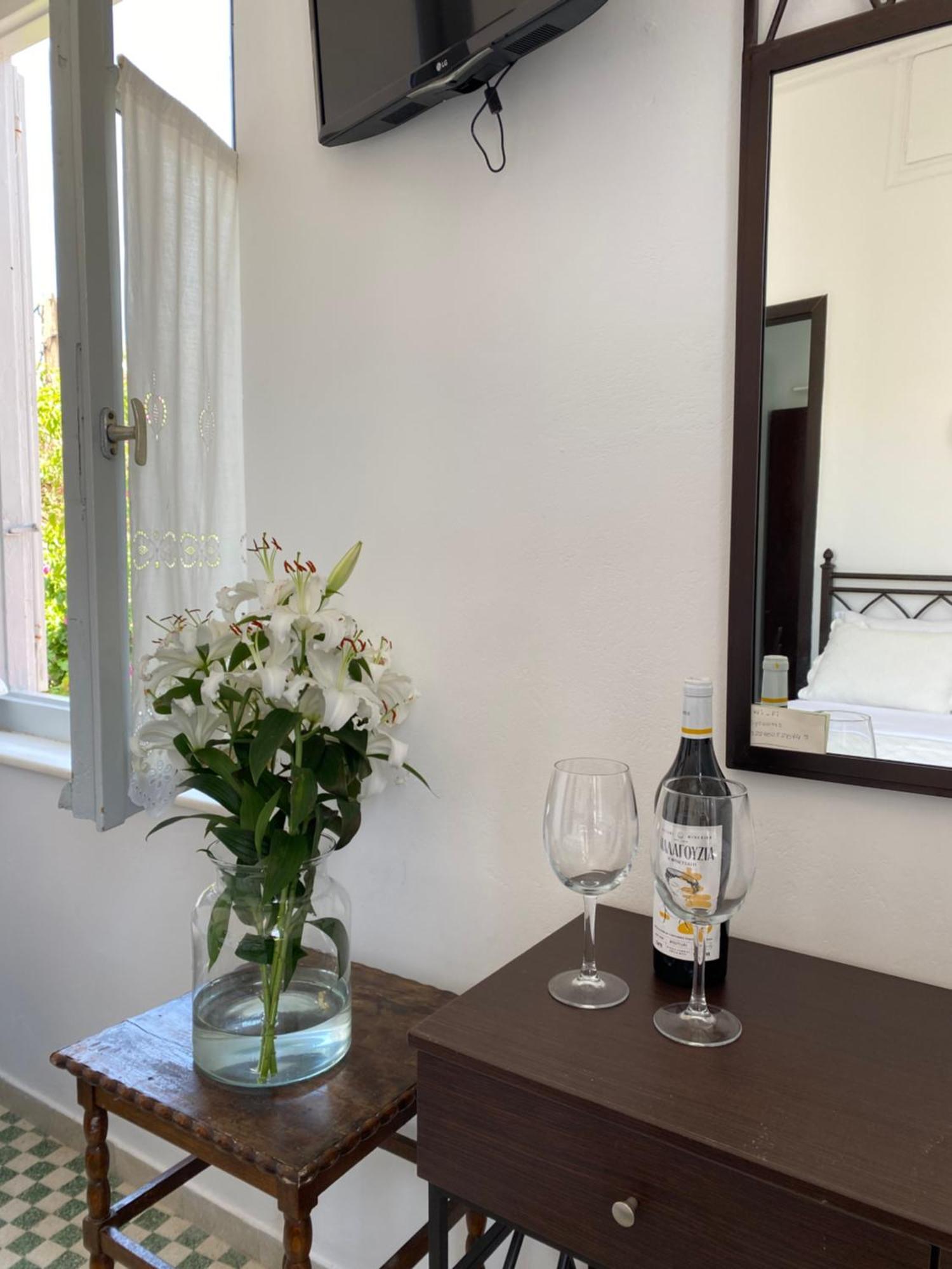 Hotel Douskos Uptown Living Hydra  Esterno foto