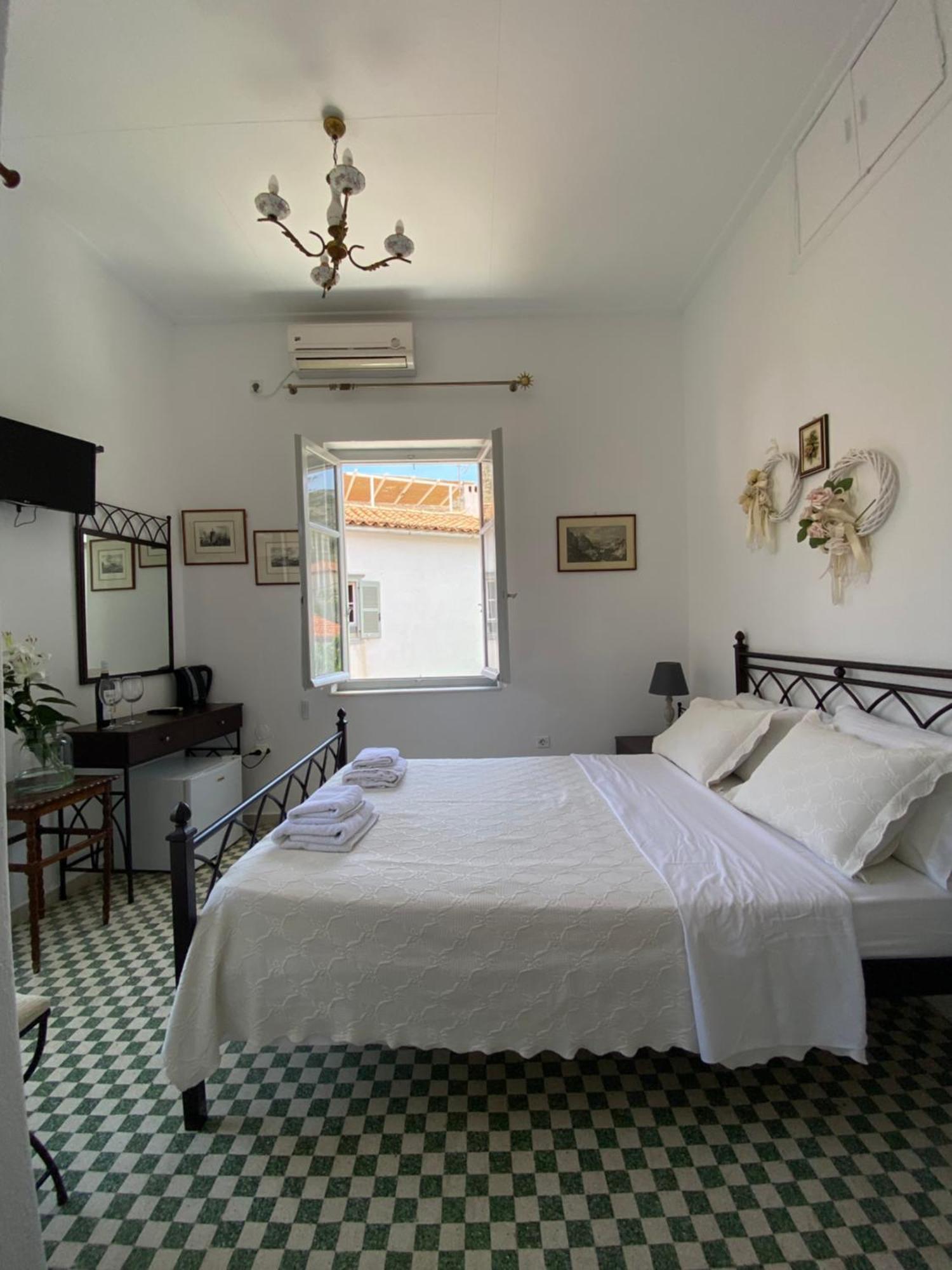 Hotel Douskos Uptown Living Hydra  Esterno foto
