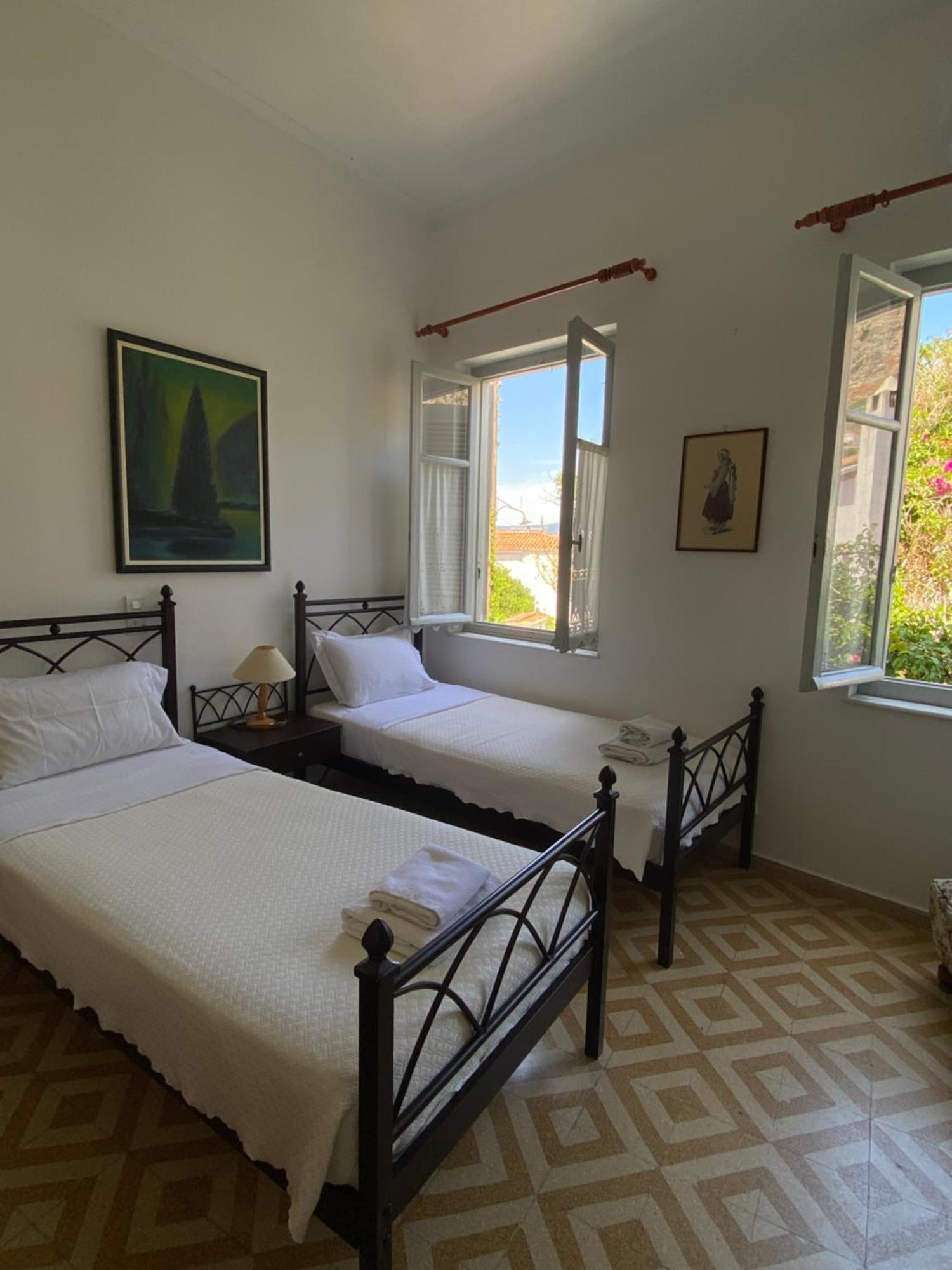 Hotel Douskos Uptown Living Hydra  Esterno foto