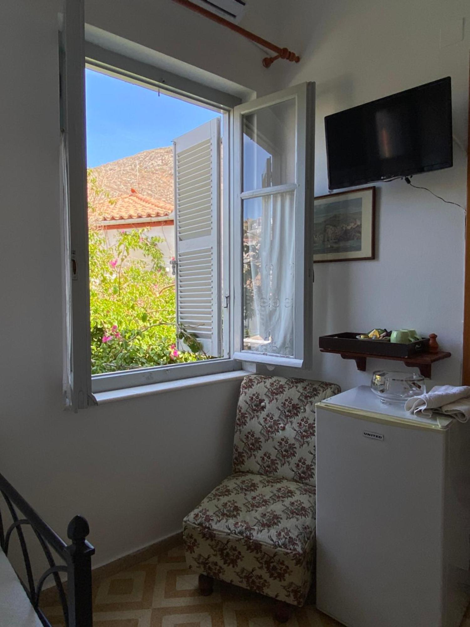 Hotel Douskos Uptown Living Hydra  Esterno foto