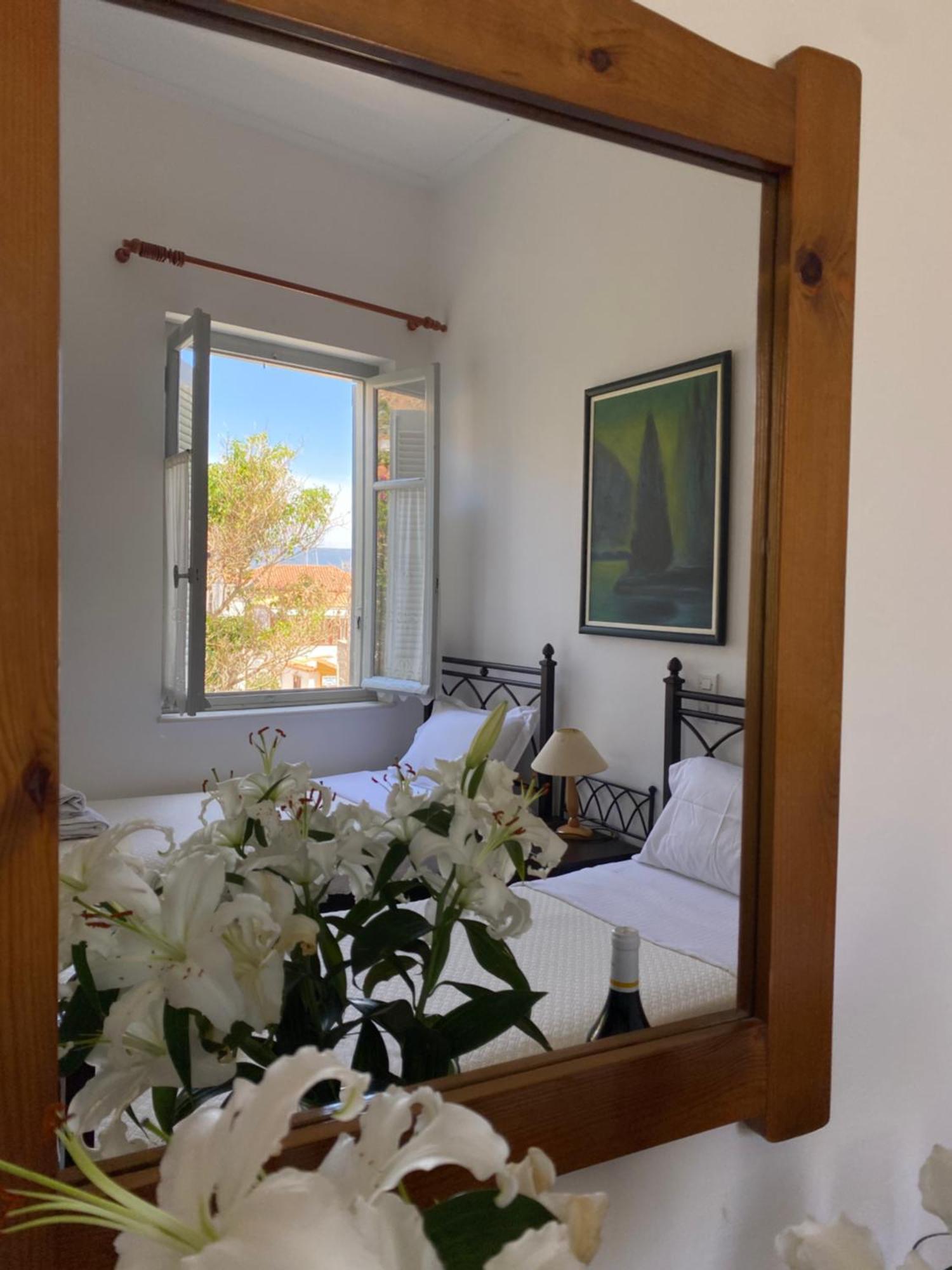 Hotel Douskos Uptown Living Hydra  Esterno foto