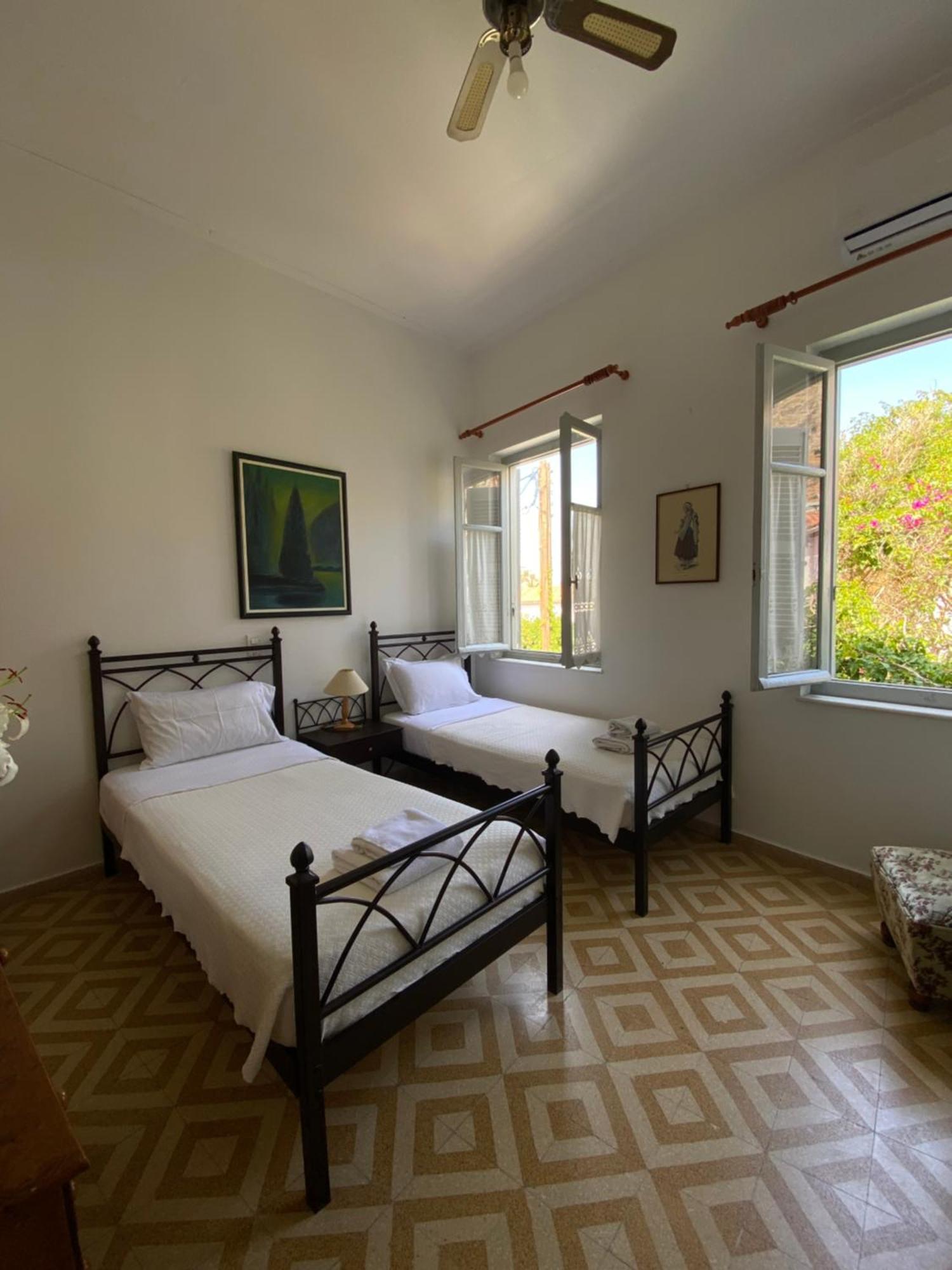 Hotel Douskos Uptown Living Hydra  Esterno foto