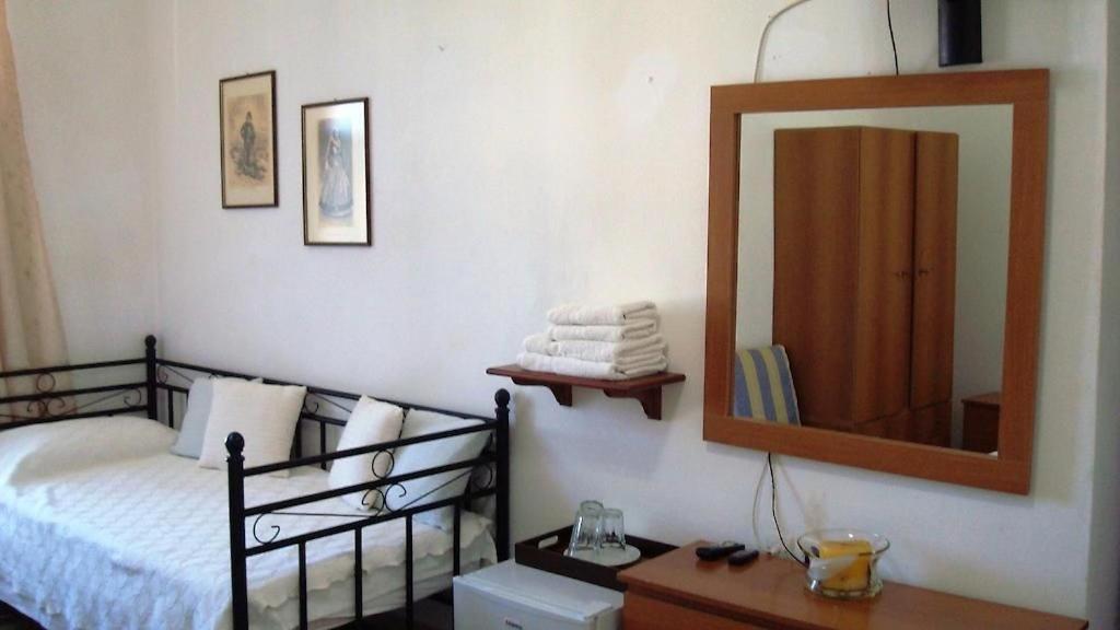 Hotel Douskos Uptown Living Hydra  Esterno foto