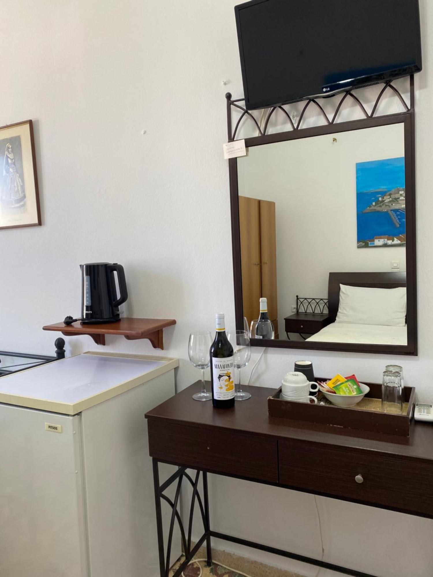 Hotel Douskos Uptown Living Hydra  Esterno foto
