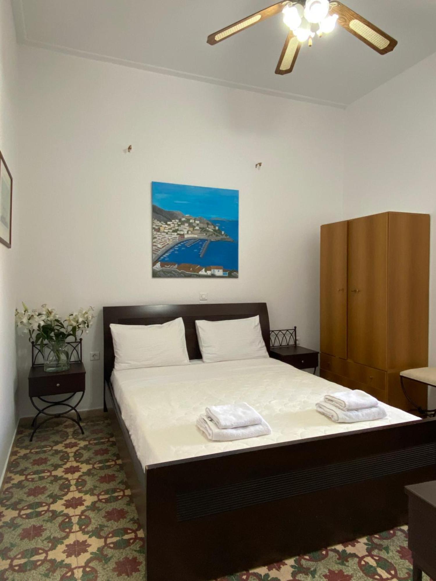Hotel Douskos Uptown Living Hydra  Esterno foto
