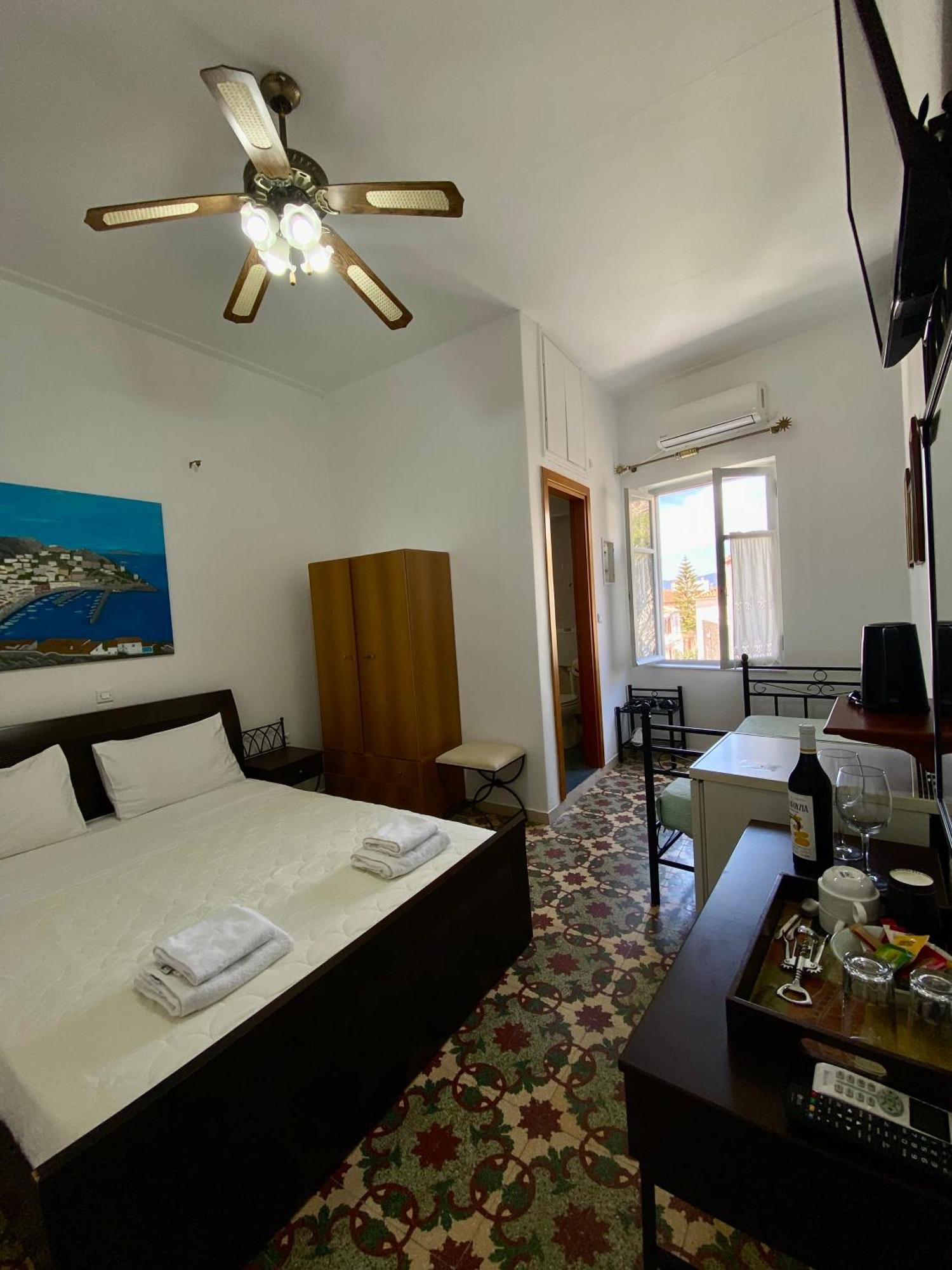 Hotel Douskos Uptown Living Hydra  Esterno foto