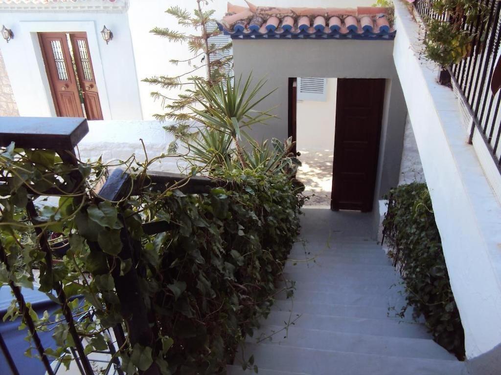 Hotel Douskos Uptown Living Hydra  Esterno foto